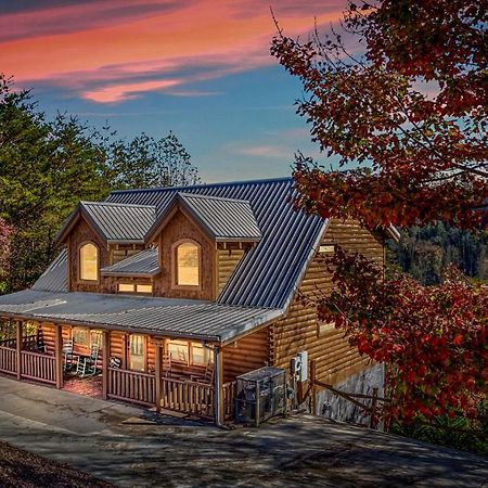 Bearfoot Pines - True Log Cabin - Wi-Fi, Hot Tub, Fishing, Deck With Views! - Mins To Pf Сивиървил Екстериор снимка