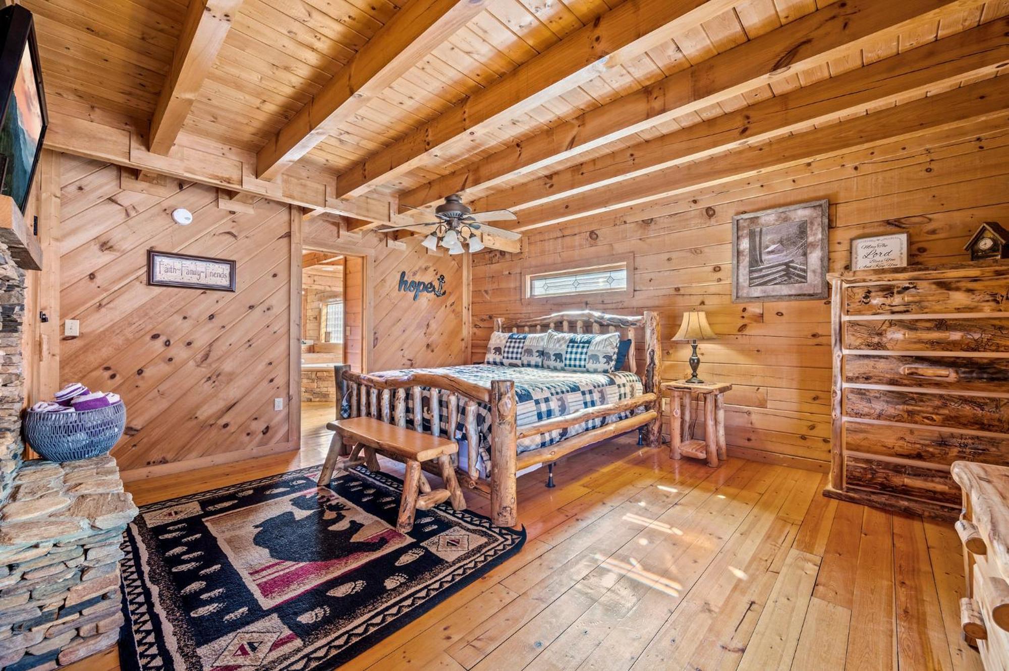 Bearfoot Pines - True Log Cabin - Wi-Fi, Hot Tub, Fishing, Deck With Views! - Mins To Pf Сивиървил Екстериор снимка