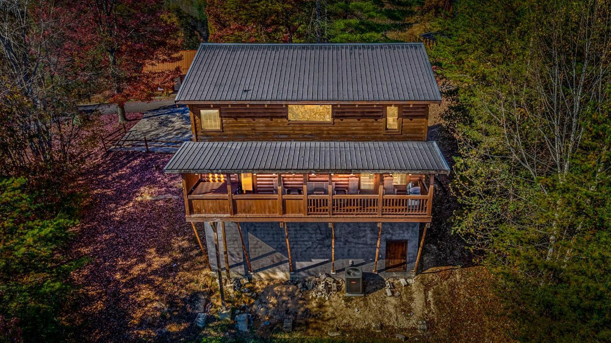 Bearfoot Pines - True Log Cabin - Wi-Fi, Hot Tub, Fishing, Deck With Views! - Mins To Pf Сивиървил Екстериор снимка