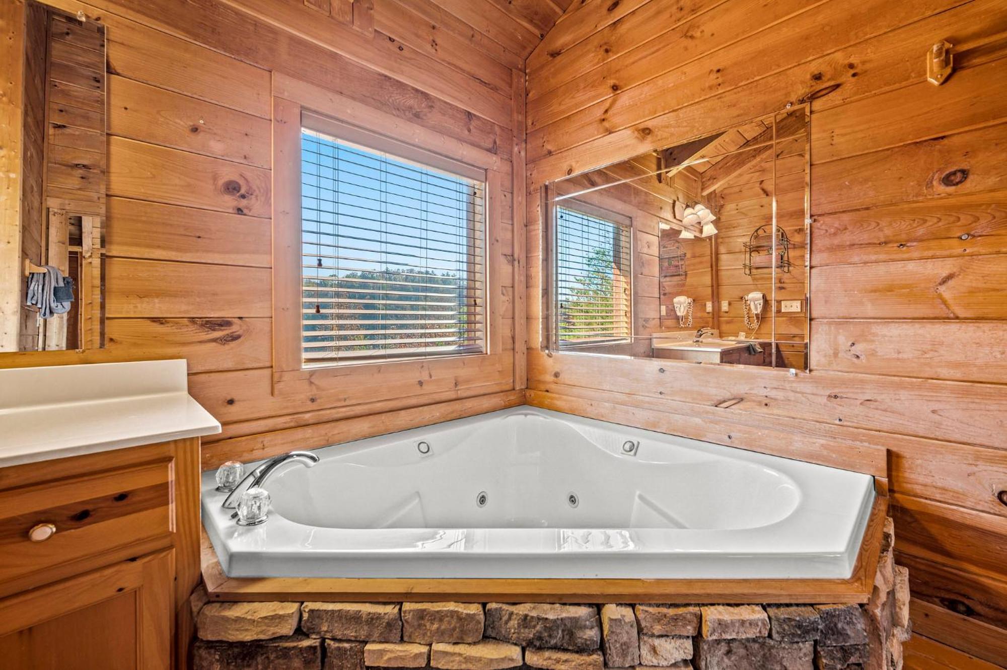 Bearfoot Pines - True Log Cabin - Wi-Fi, Hot Tub, Fishing, Deck With Views! - Mins To Pf Сивиървил Екстериор снимка