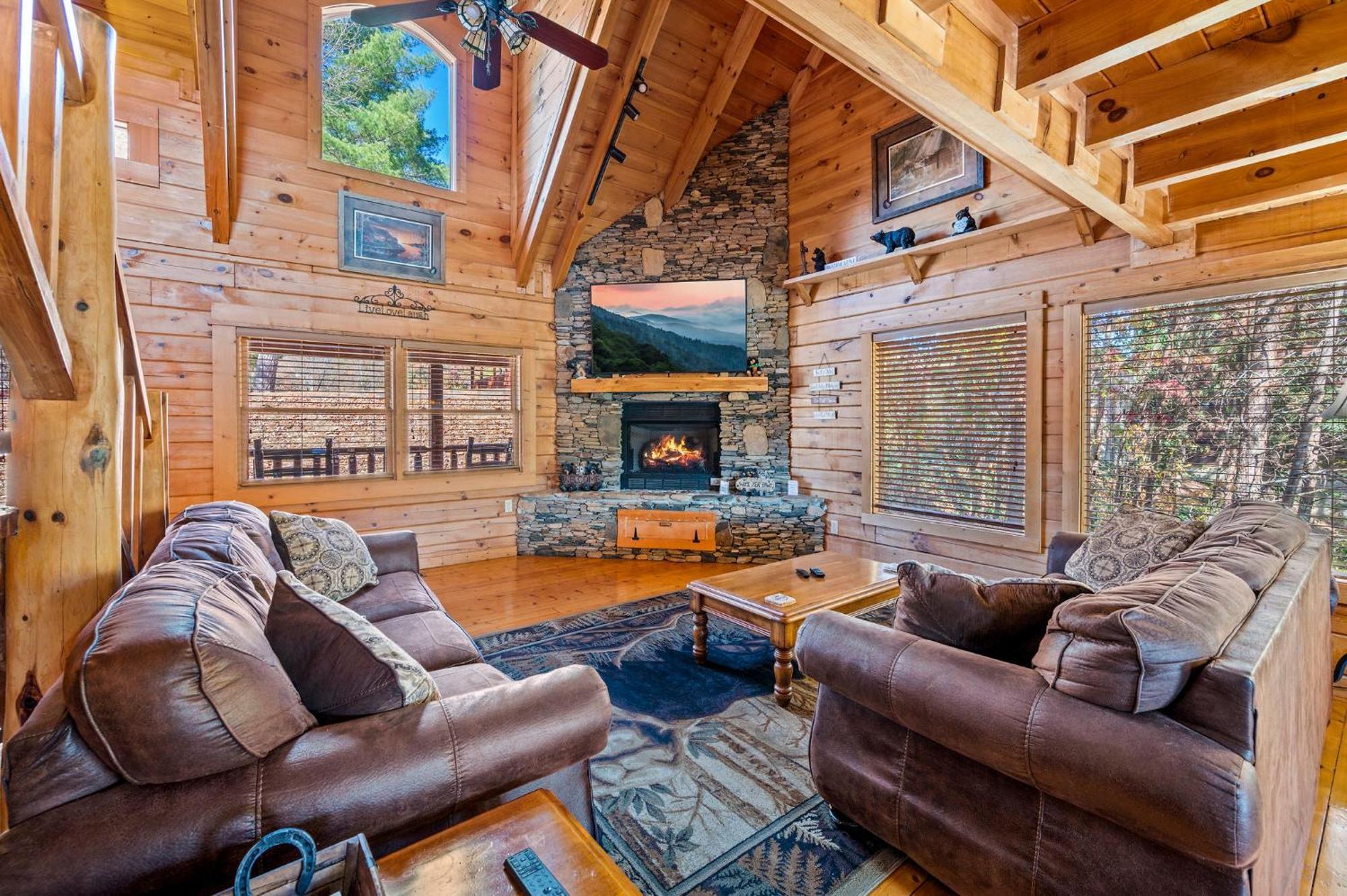 Bearfoot Pines - True Log Cabin - Wi-Fi, Hot Tub, Fishing, Deck With Views! - Mins To Pf Сивиървил Екстериор снимка