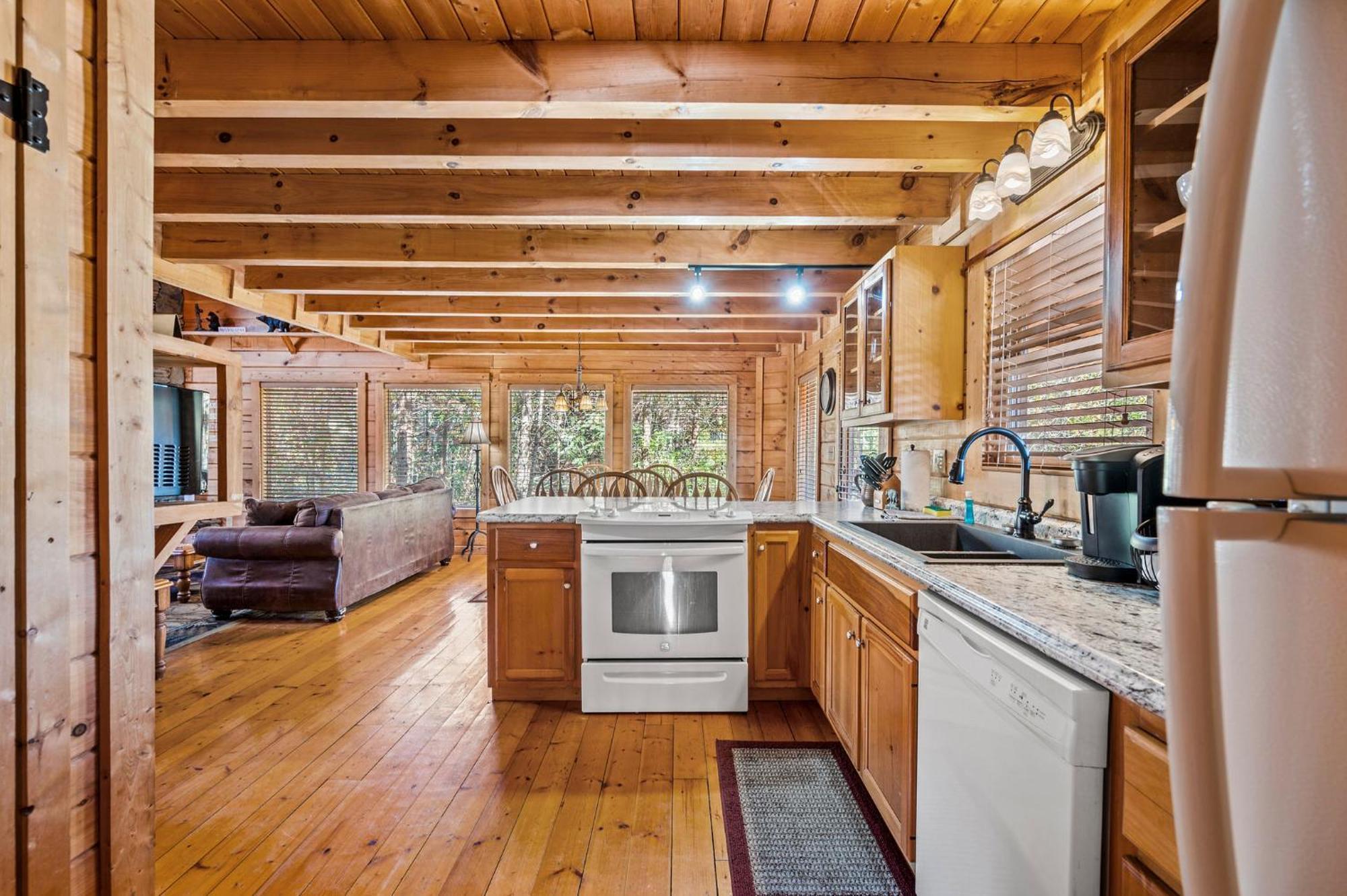 Bearfoot Pines - True Log Cabin - Wi-Fi, Hot Tub, Fishing, Deck With Views! - Mins To Pf Сивиървил Екстериор снимка