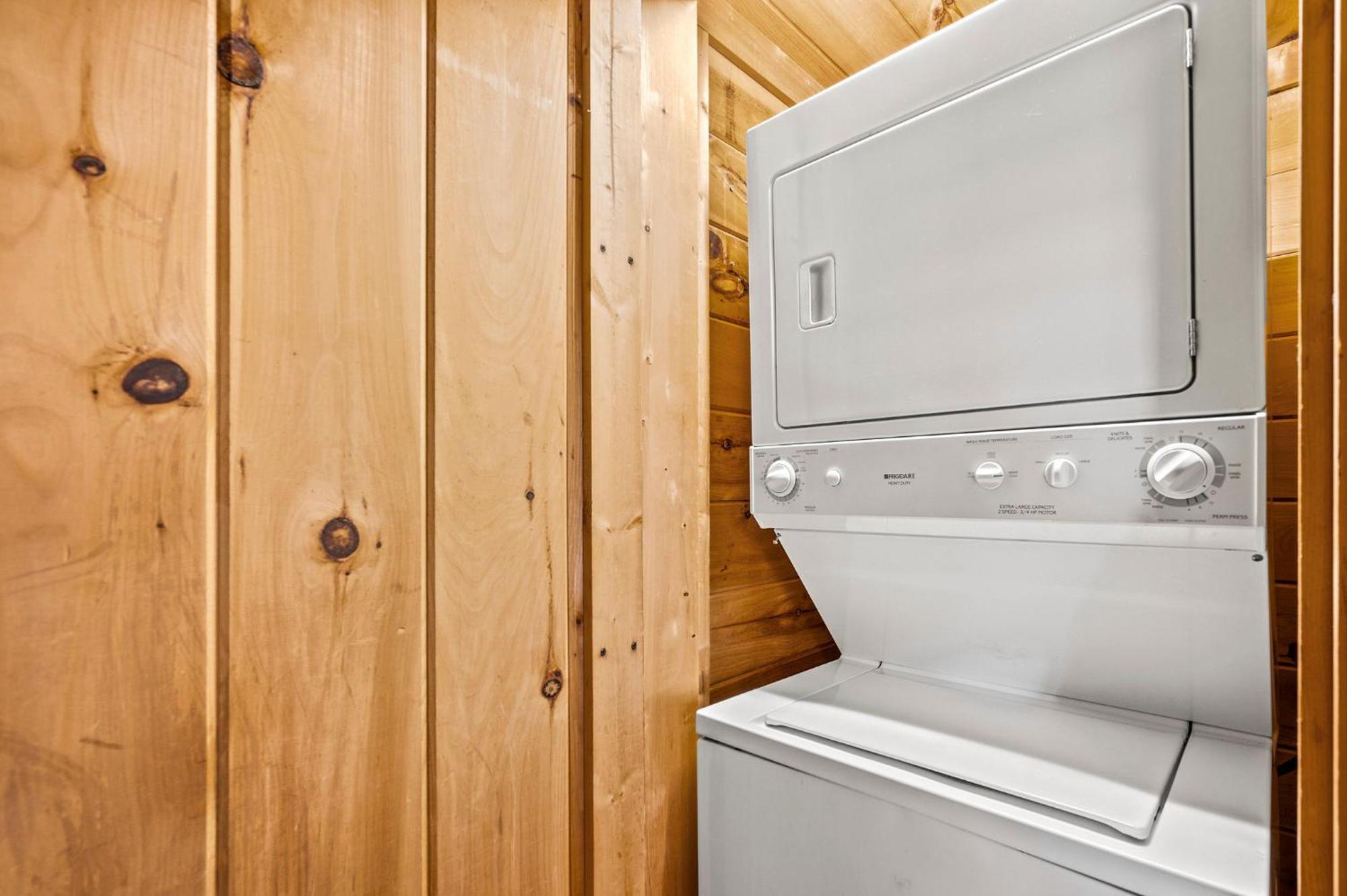 Bearfoot Pines - True Log Cabin - Wi-Fi, Hot Tub, Fishing, Deck With Views! - Mins To Pf Сивиървил Екстериор снимка