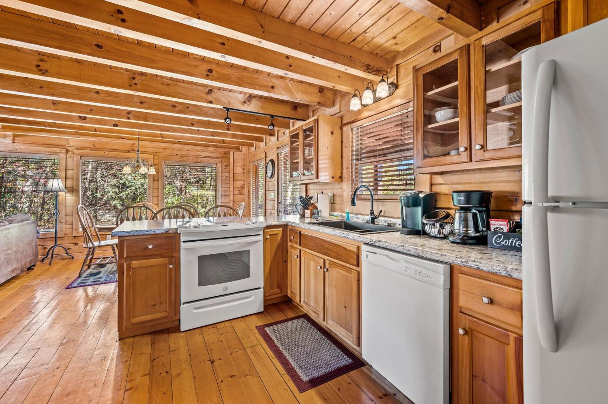 Bearfoot Pines - True Log Cabin - Wi-Fi, Hot Tub, Fishing, Deck With Views! - Mins To Pf Сивиървил Екстериор снимка