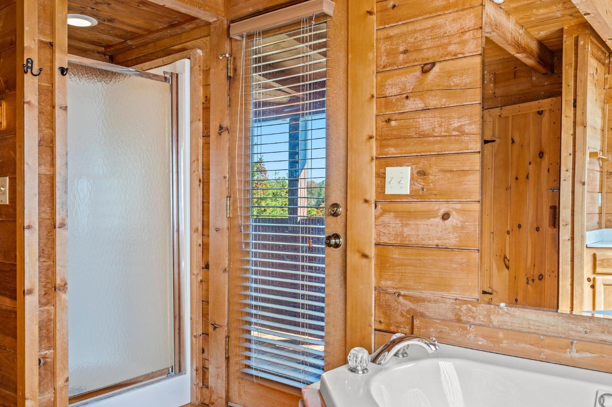 Bearfoot Pines - True Log Cabin - Wi-Fi, Hot Tub, Fishing, Deck With Views! - Mins To Pf Сивиървил Екстериор снимка