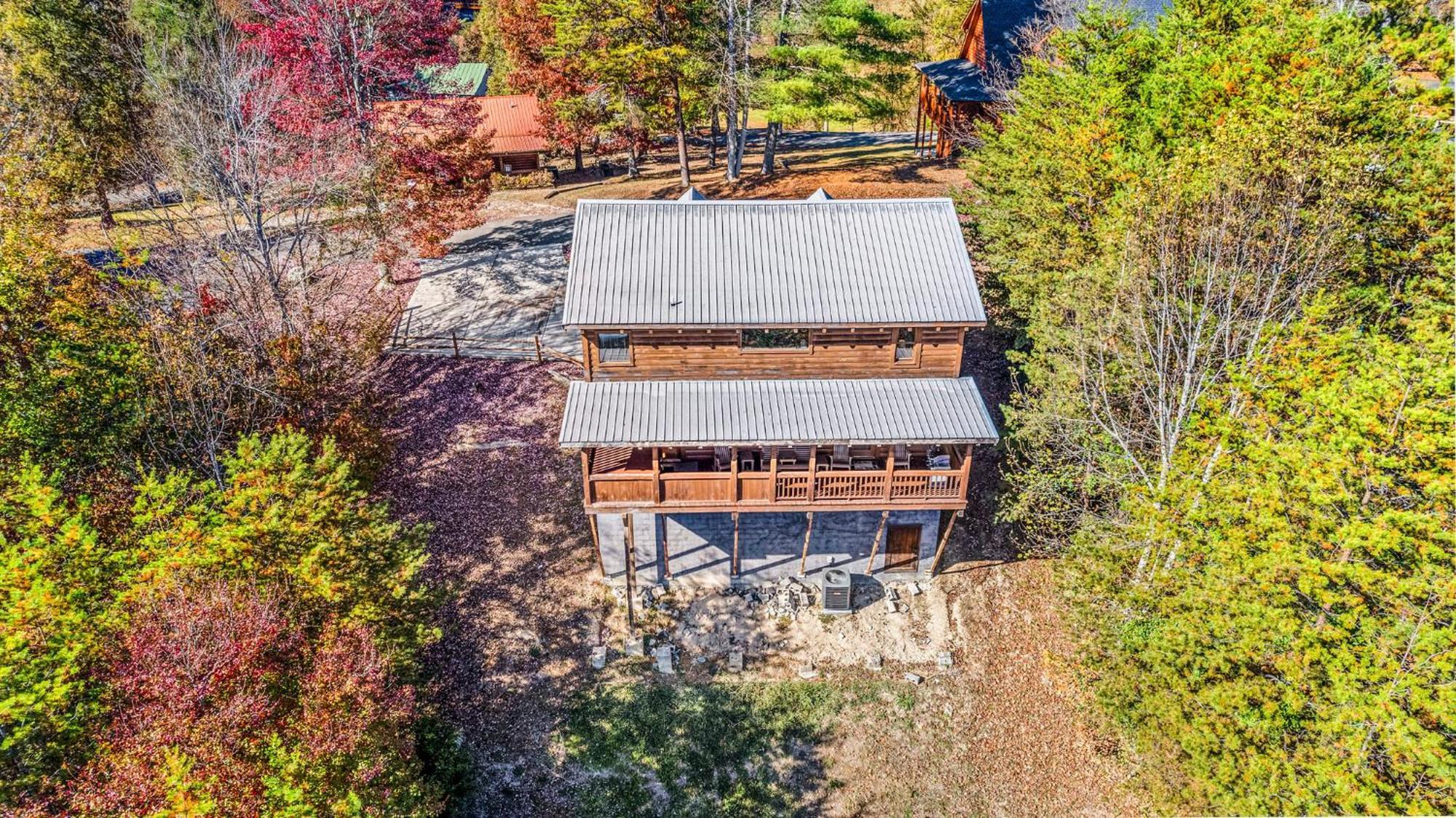 Bearfoot Pines - True Log Cabin - Wi-Fi, Hot Tub, Fishing, Deck With Views! - Mins To Pf Сивиървил Екстериор снимка