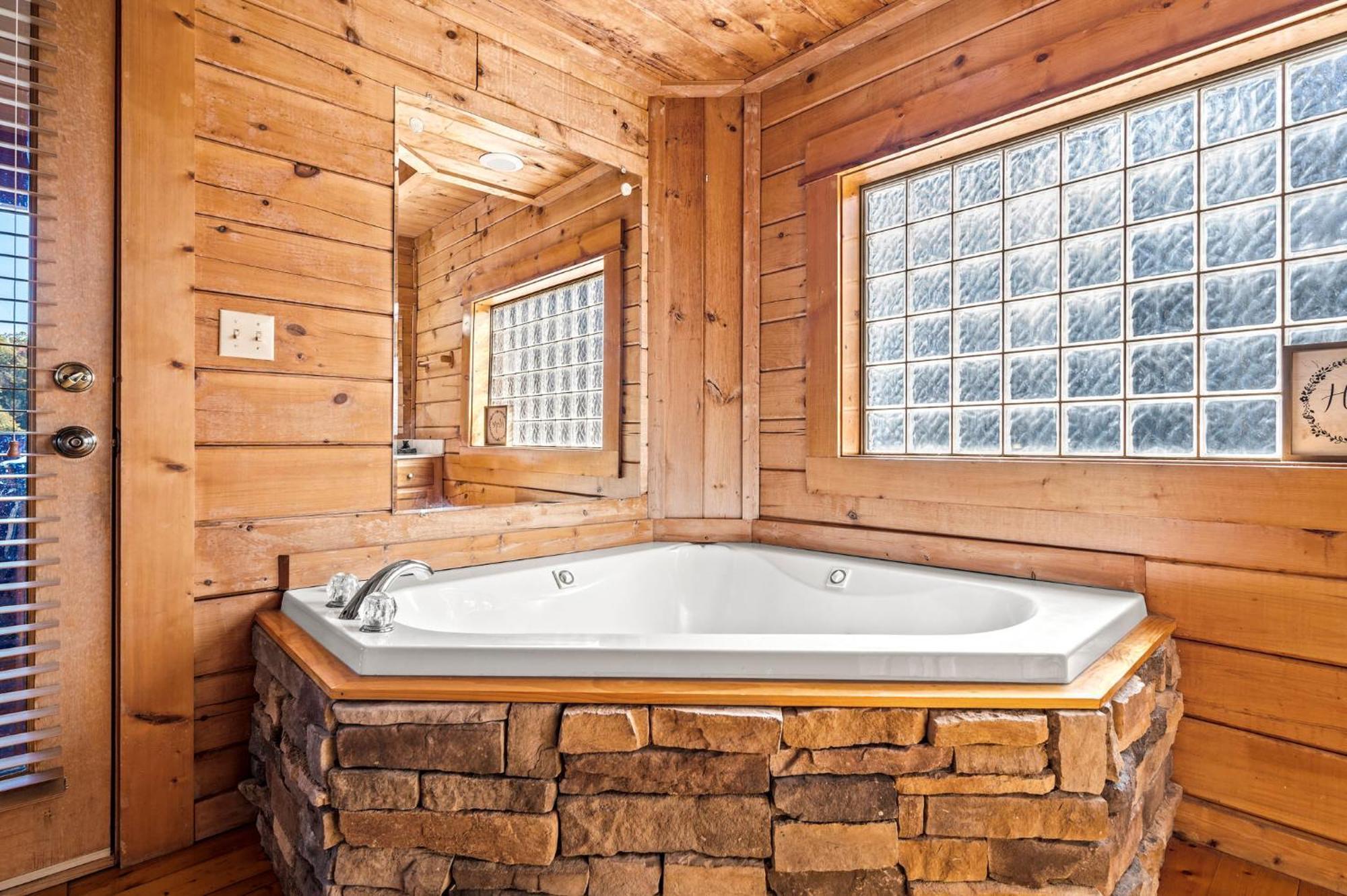 Bearfoot Pines - True Log Cabin - Wi-Fi, Hot Tub, Fishing, Deck With Views! - Mins To Pf Сивиървил Екстериор снимка