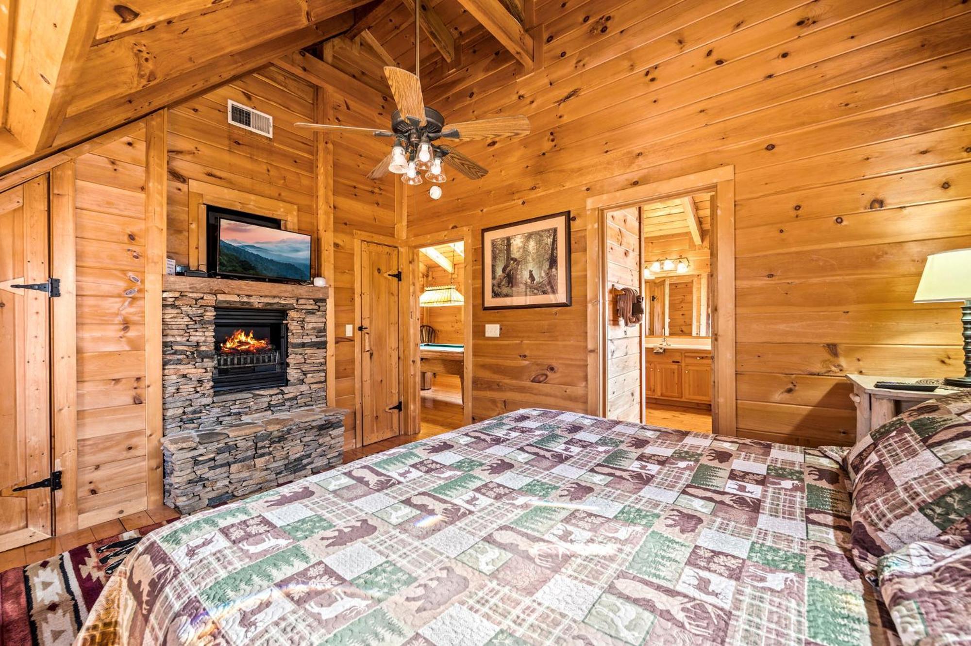 Bearfoot Pines - True Log Cabin - Wi-Fi, Hot Tub, Fishing, Deck With Views! - Mins To Pf Сивиървил Екстериор снимка